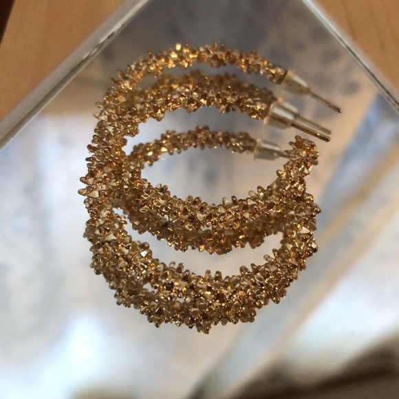 Small hoop earrings - Picture 4 of 5